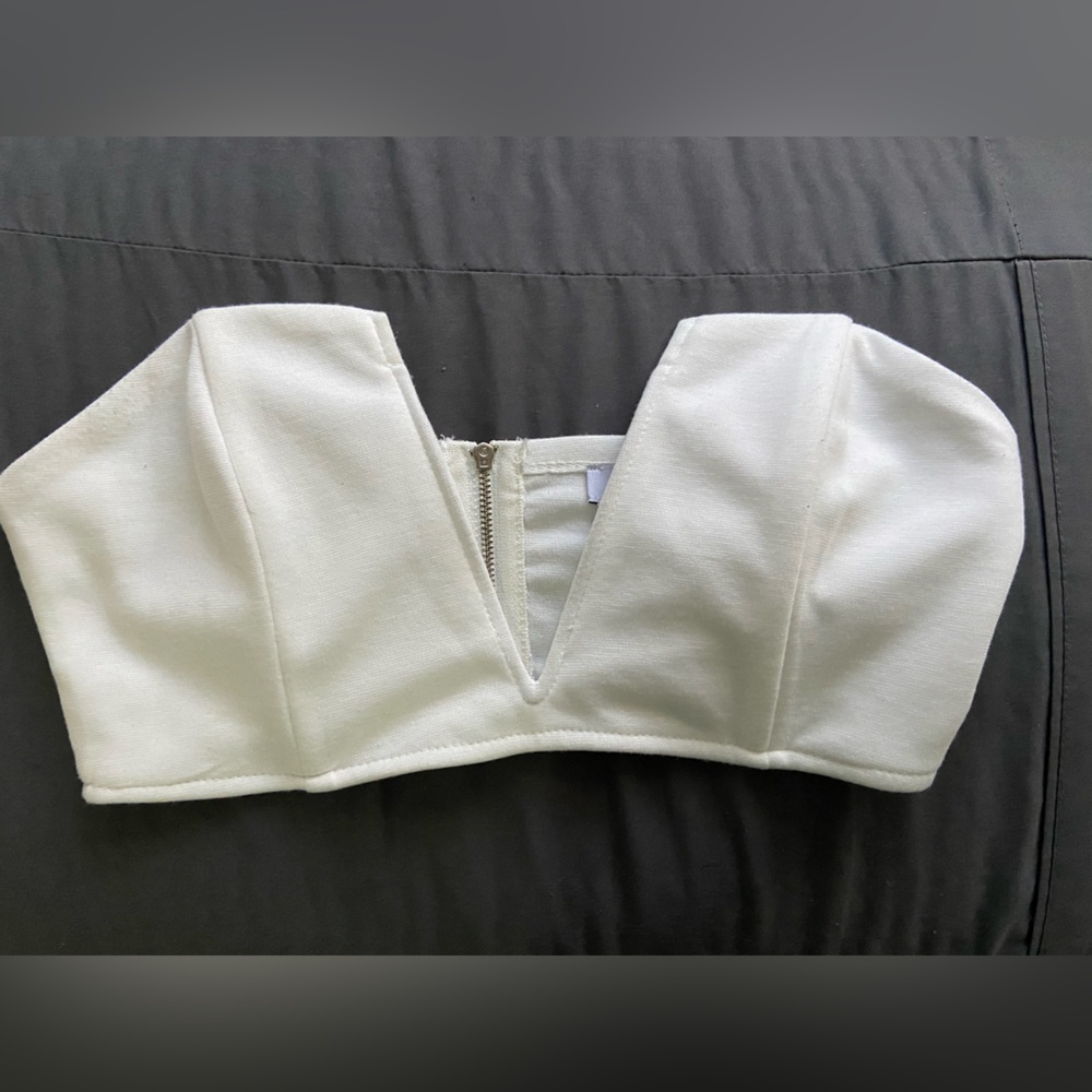 White low-cut crop top